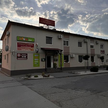 Bed and Breakfast Alice Vendeghaz Kalocsa Zewnętrze zdjęcie